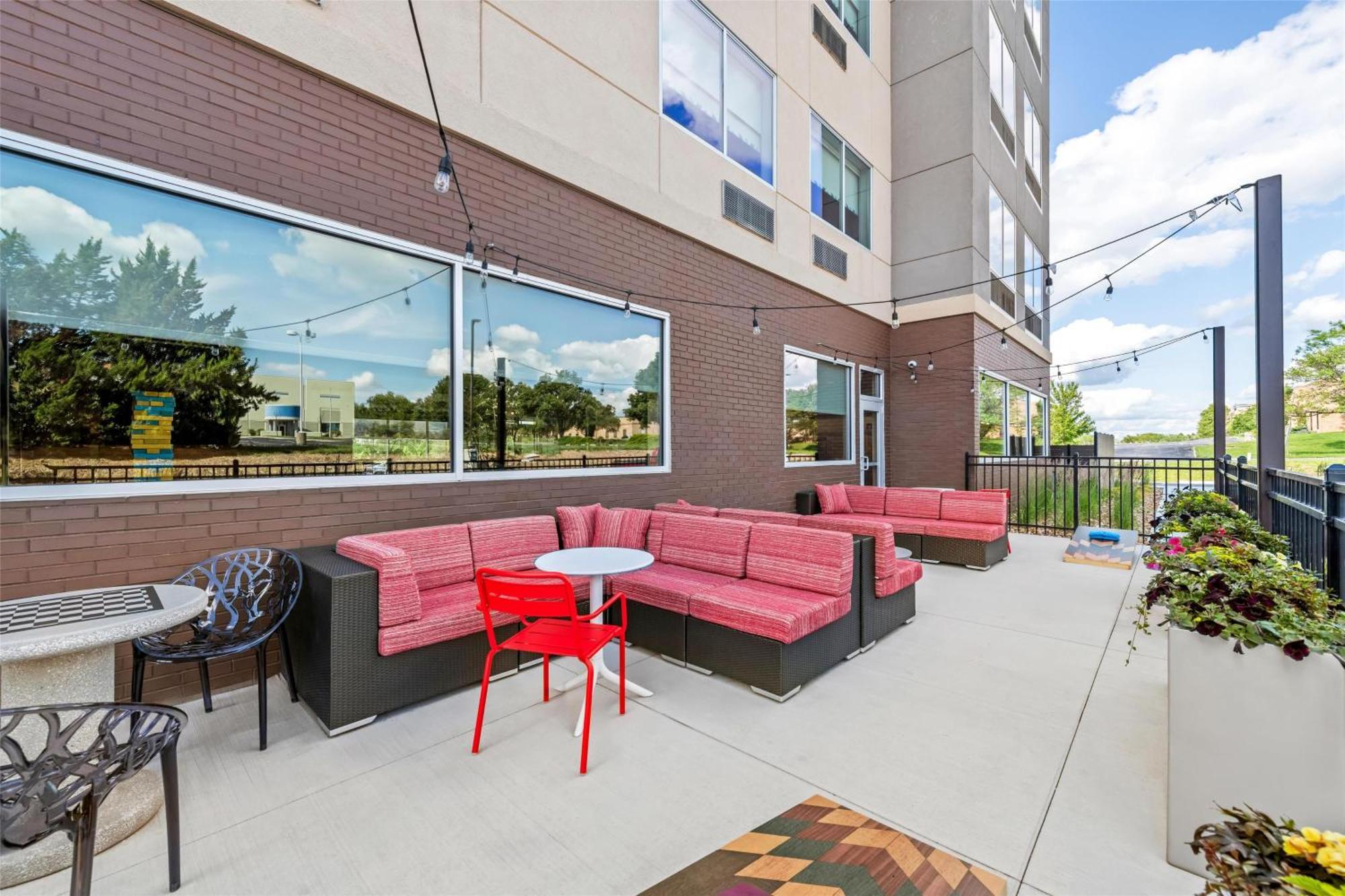 Tru By Hilton Kansas Airport 3*